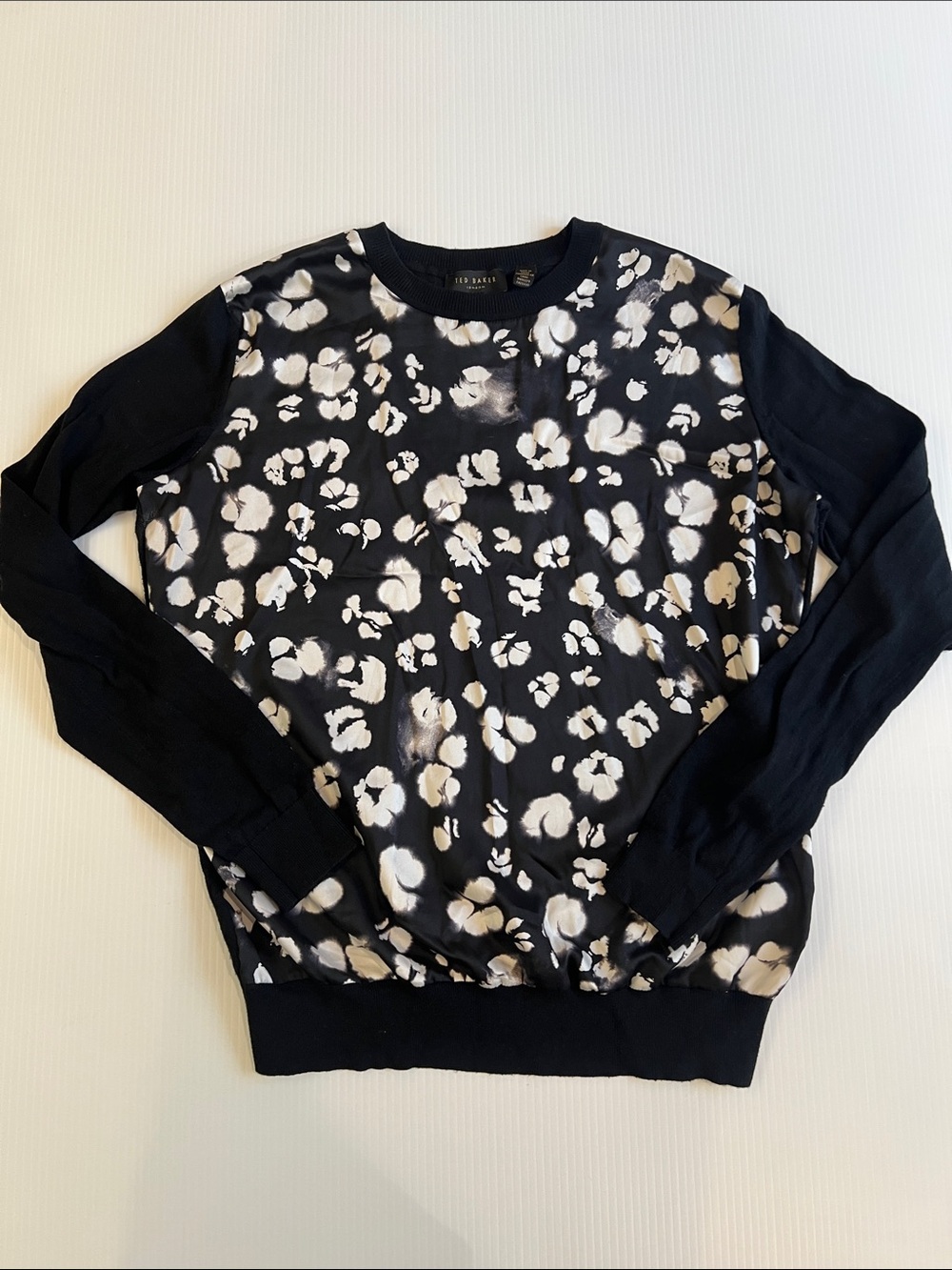 Ted Baker Women’s Black and White Floral Crewneck Sweater/ Blouse in Size Small